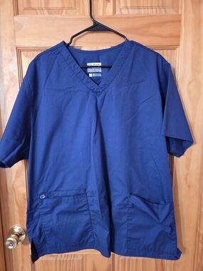 THREE WonderWink Navy V-Neck Scrub Top with Patch Pockets